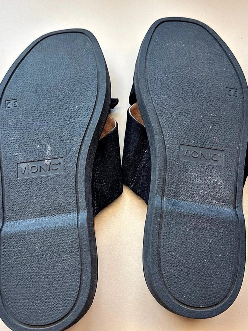 Vionic Azalea Suede Ruffle Slide Sandal Black 7.5 - Picture 4 of 4